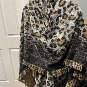 Animal print Shaw